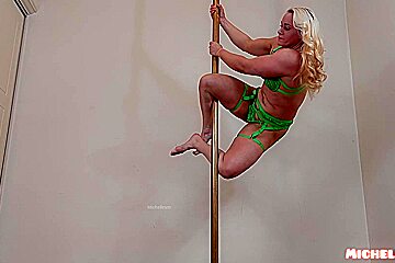 Hot Blonde Amazing Pole Dance