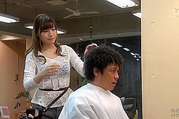 (230409)ç¾Žå®¹å®¤ã§èª˜æƒ‘ã—ã¦ãã‚‹ãƒ­ãƒªã‚®ãƒ£ãƒ«c