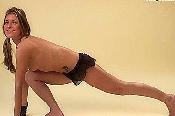 Alena Brezhneva Amazes With Her Flexibility