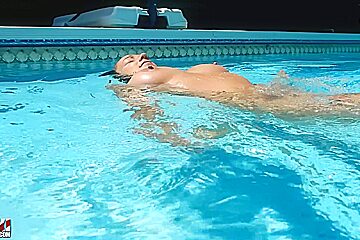 Nippi Swims