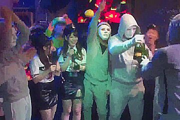 (230309)ãƒãƒ­ã‚¦ã‚£ãƒ³é–‹å‚¬ã§å°‘å¥³ã«ä¸­å‡ºã—c(4)
