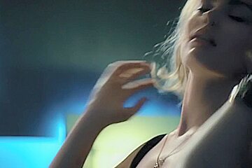 Focus ((2015)) Margot Robbie, Daniella Short