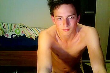 Cute Twink Has A Lovely Wank