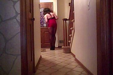 Cd Ashlee Waiting For Pizza Delivery In Her High Heels!