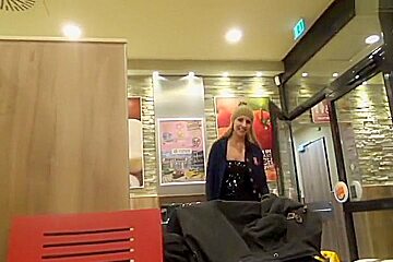 I Suck Dick In Restaurant In My Amateur Blonde Porn Vid