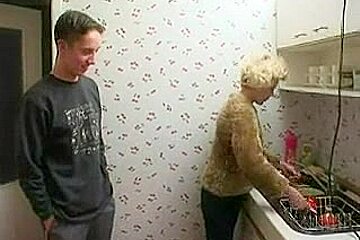 Rus MAMMA And BOYFREND FUCK In Bath   NV