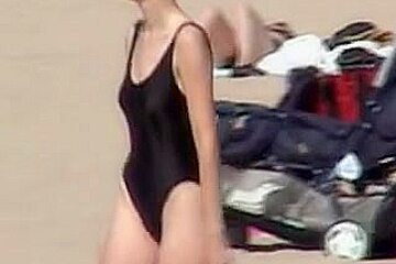 Amateur In Black Swimsuit On The Candid Beach Video (07)z