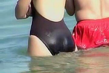 Girl In Wet Swimsuit Staying Back To The Candid Cam (06)g