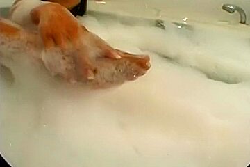 Foot Fetish In The Bathtub With Toe Suck