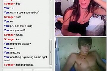 Hot (29)yo Girl Has Cybersex With A (19)yo Guy