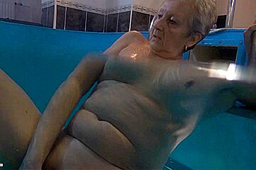 Mature Slut Jitka Masturbates In The Pool