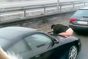 Shameless Girl Caught Pissing On Auto Strada