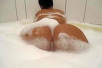 Amazingly Juicy Ebony Butt Covered In Foam Bathing