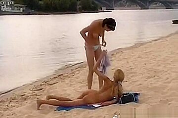 Teen (18)+ Girls On Nude Beach