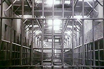 Bare Behind Bars AKA A Prisao ((1980))