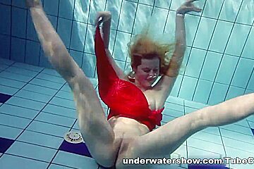 UnderwaterShow Video: Lucie