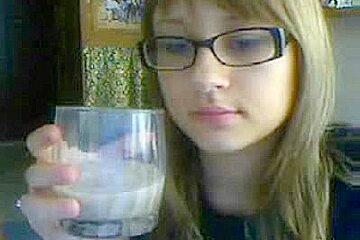 Hot Nerdy Blonde Teen (18)+ Shows Her Ass And Tits On Webcam