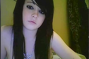 Emo With Hot Body Masturbates On Cam