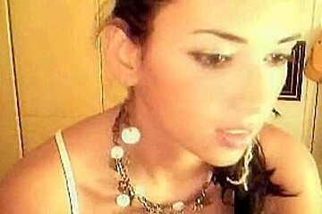 Gifted Brunette Shows Her Perfect Pussy On Webcam
